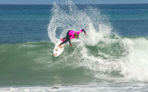 Brie Bennett won the Under-18 Girls Division and wasrunner up in the Open Women’s Division at the Aotearoa Māori Surfing Titles in Waitara, Taranaki, on October 2018.