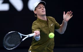 Italy's Jannik Sinner hits a return to USA's Ben Shelton during their men's singles quarter-final match on day eleven of the Australian Open tennis tournament in Melbourne on January 28, 2026. (Photo by IZHAR KHAN / AFP) / -- IMAGE RESTRICTED TO EDITORIAL USE - STRICTLY NO COMMERCIAL USE --