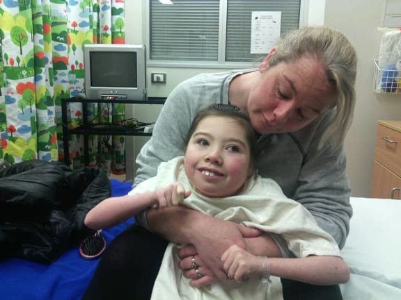 Amber Daisley with her mother Kelly Gibbs.