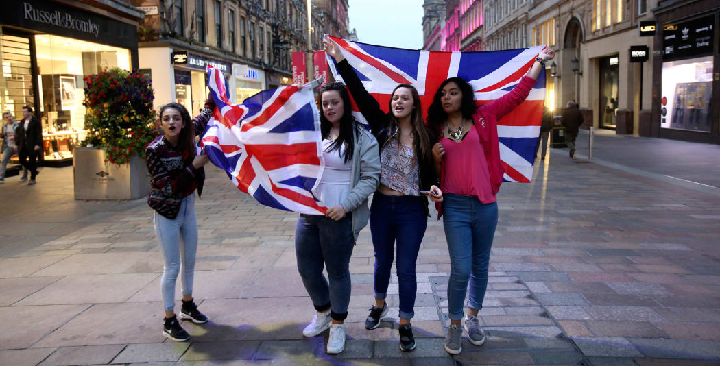 Supporting sticking with the Union on the streets of Glasgow.