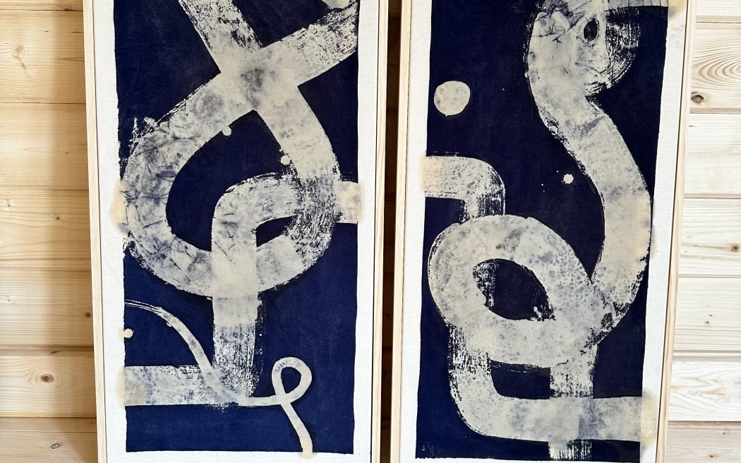 Cate started experimenting with batik-style art during the first Covid-19 lockdown.