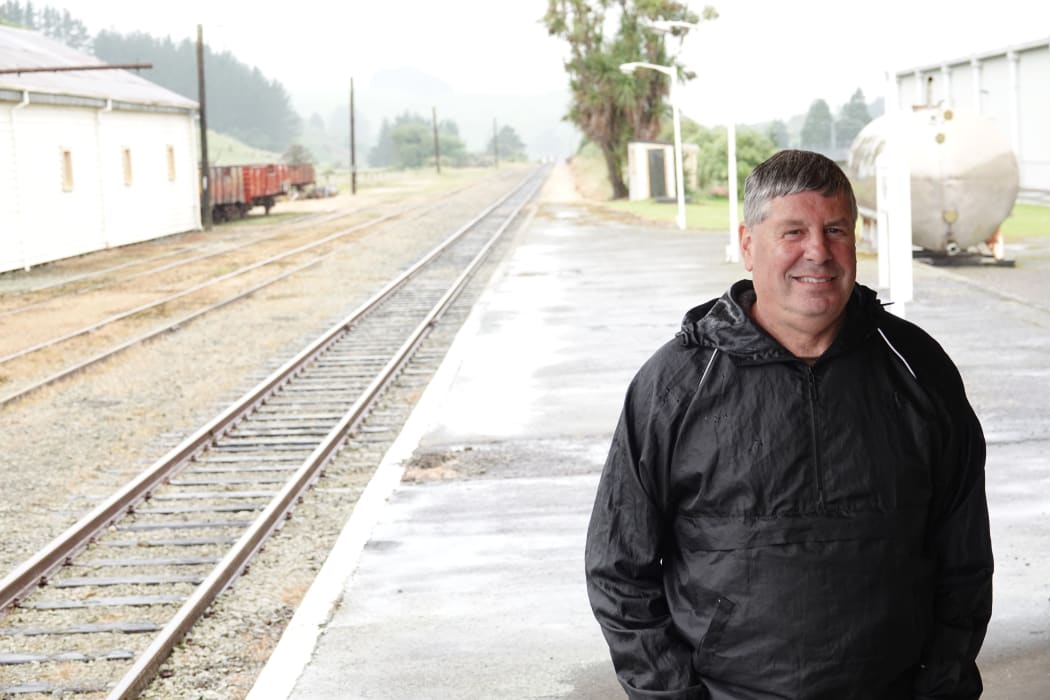 Society engine driver Bruce Hermann remembers the good service on the Silver Ferns and the stops in Taihape.