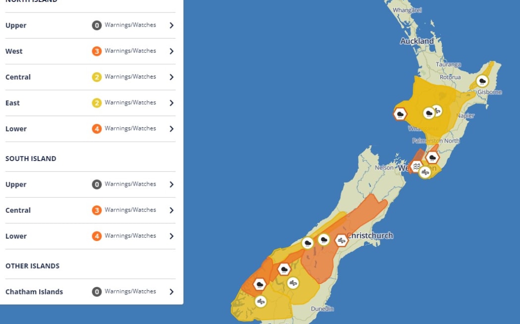 MetService 于 3 月 3 日星期日发布的天气警报和手表的屏幕截图。