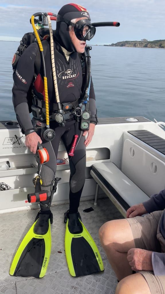 Dave Moran about to dive into Doubtless Bay.