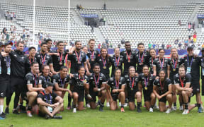 New Zealand All Black sevens and Black Ferns sevens teams on the final day of the men's series in Paris