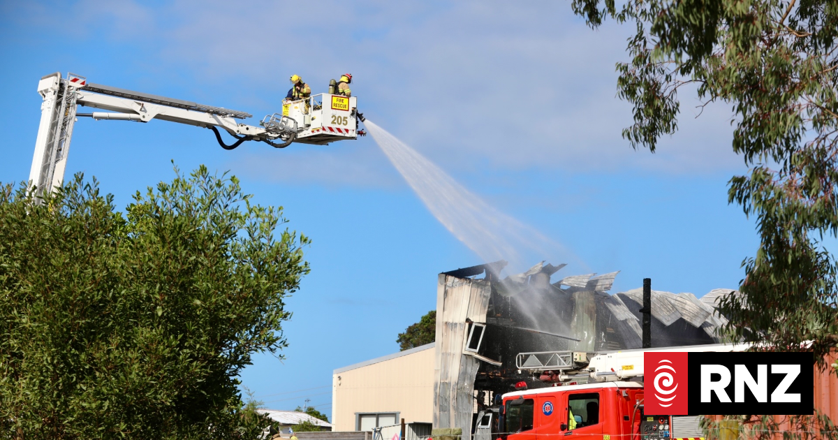 'Total loss': Fire tears through Auckland boat building facility