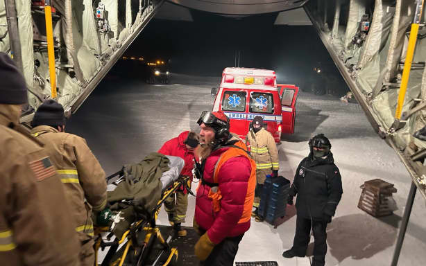 Hercules completes rare midwinter flight to Antarctica to retrieve US  patient | RNZ