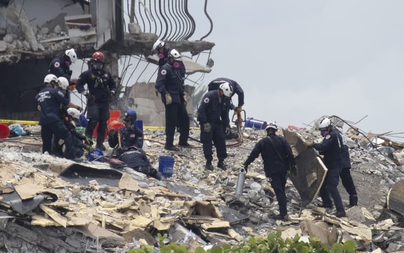 Second Florida building evacuated as death toll rises to 22 in condo ...