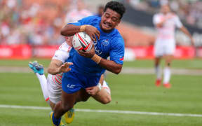 Samoa's Laaloi Leilua scores the match winning try over England.