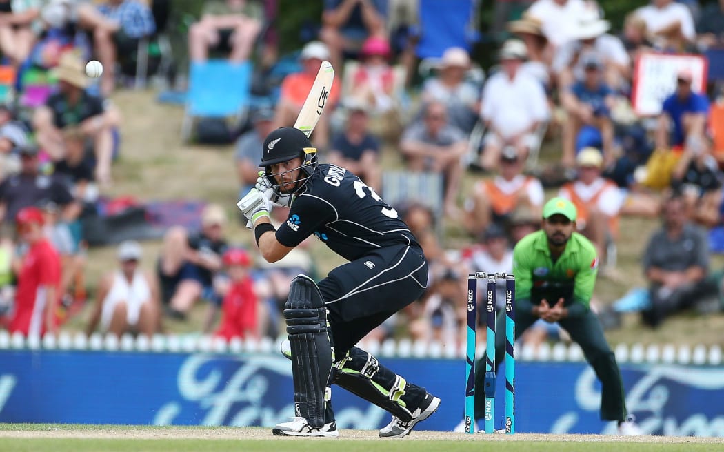 Martin Guptill in action during the Second One-Day against Pakistan, Nelson 2018.