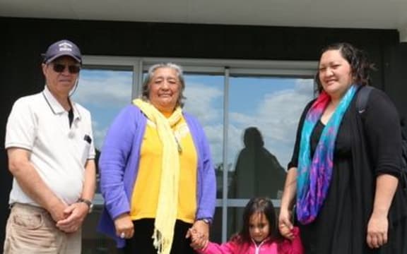 Mita Rahiri, Ngaronoa Reweti-Ngata, Maringi Ngata-Campbell (and her niece) at the Papakainga, Ngāti Kahu, Wairoa (Tauranga Moana).