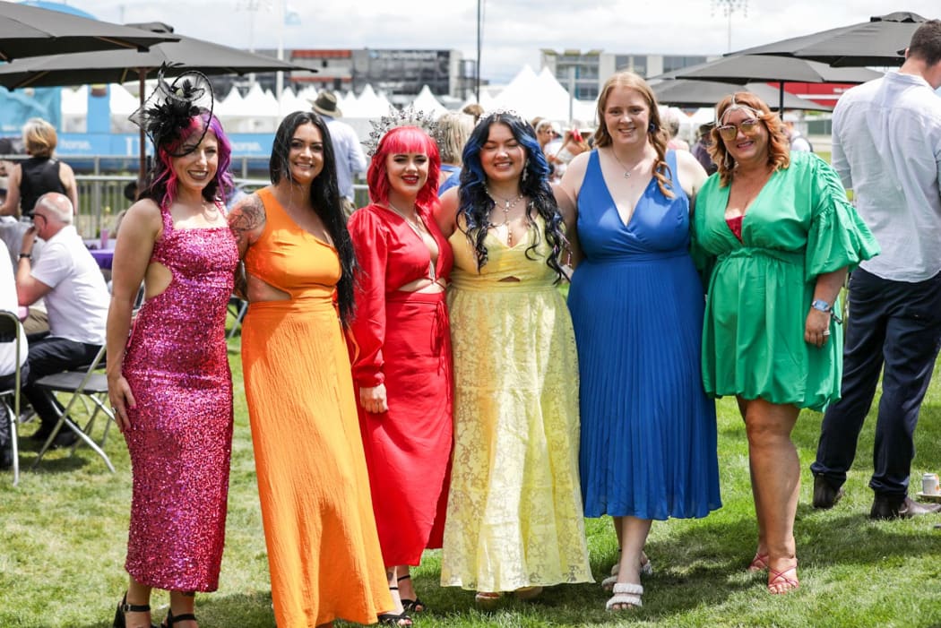 Cup day outfits online