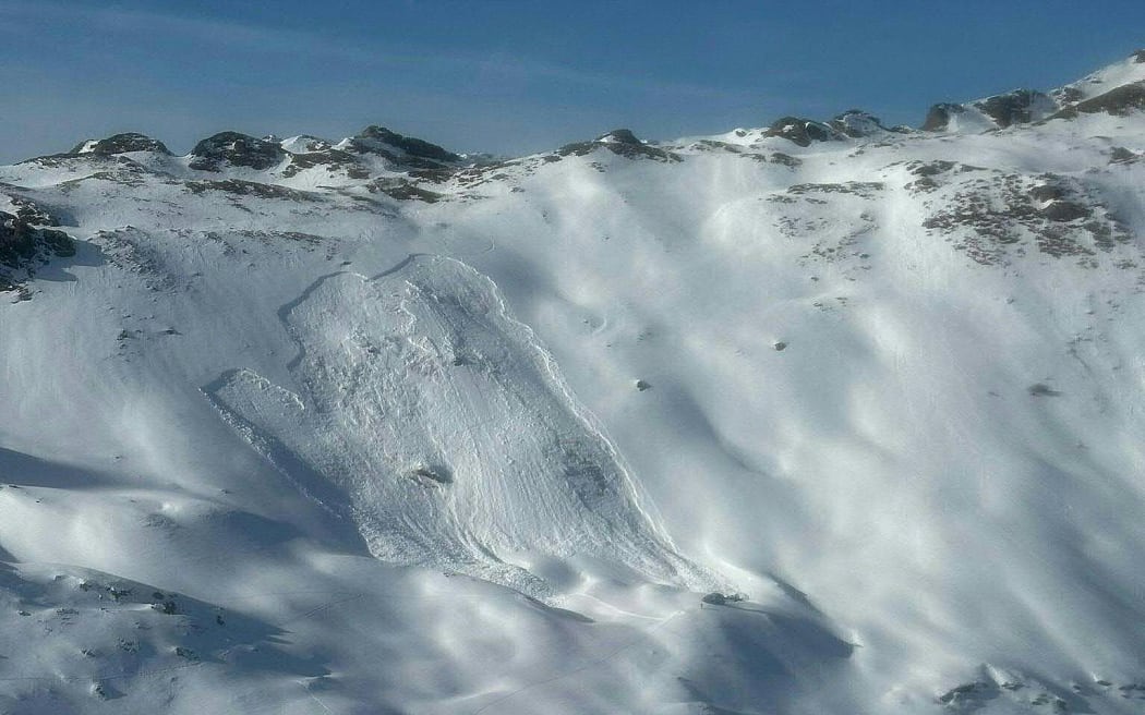 In this Handout picture made available by the Salzburg Mountain Rescue on January 17, 2026 show the scene of an avalanche near Bad Hofgastein, Austria. Five people died on January 17, 2026 in two avalanches in the Alps in Austria, the Austrian public broadcaster group ORF said. (Photo by various sources / AFP) / Austria OUT / AUSTRIA OUT / AUSTRIA OUT / RESTRICTED TO EDITORIAL USE - MANDATORY CREDIT "AFP PHOTO / APA/ SALZBURG MOUNTAIN RESCUE- HANDOUT - NO MARKETING NO ADVERTISING CAMPAIGNS - DISTRIBUTED AS A SERVICE TO CLIENTS