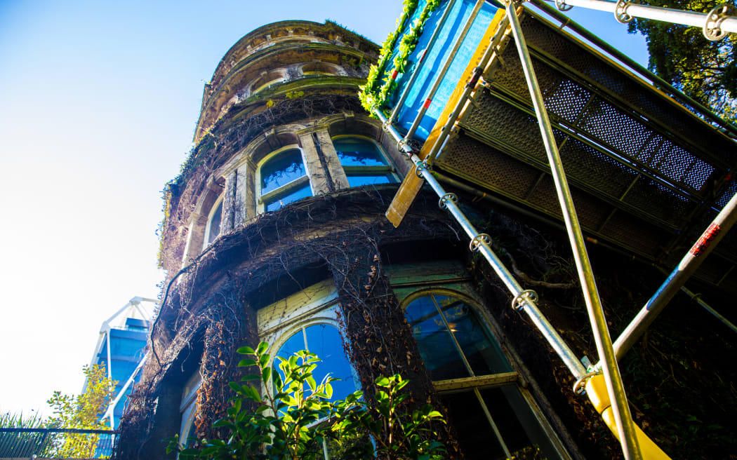 The ivy growing on the building housing the exclusive Northern Club has damaged the historic facade, 12 May 2025.