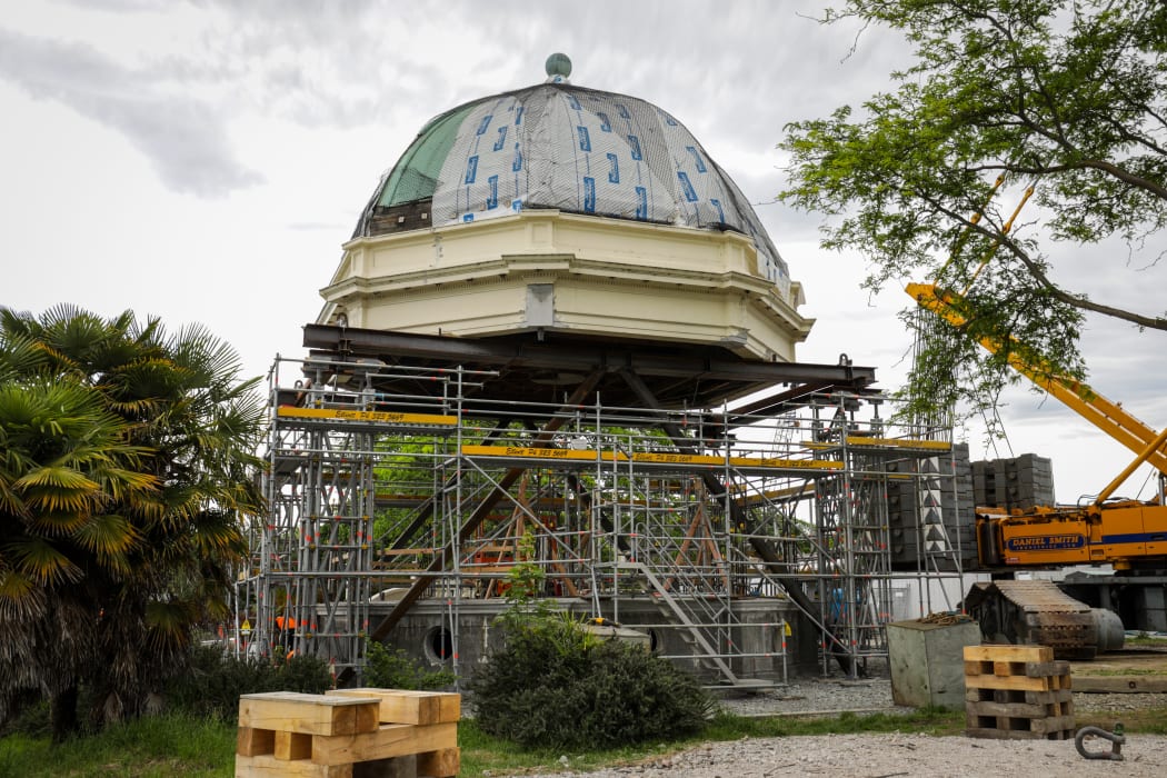 Restoration of quake damaged building begins