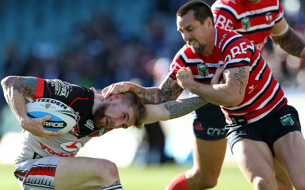 The Warriors' fullback Sam Tomkins is trapped by the Rooster Sam Maloney, 2015.