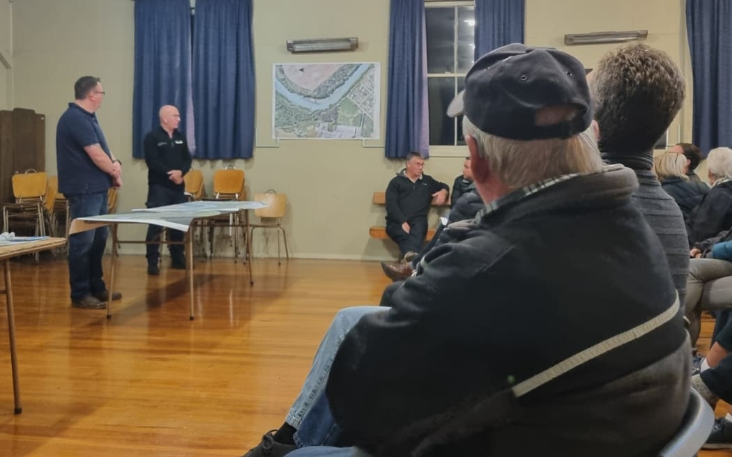 Council staff explained the history of floods in the area and what had been done to the stop banks since they were built – 100 years ago.