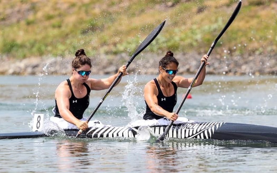 New Zealand kayakers Aimee Fisher and Jaimee Lovett.