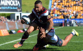 Warriors centre Ngani Laumape has signed with the Hurricanes for the 2016 Super rugby season.
