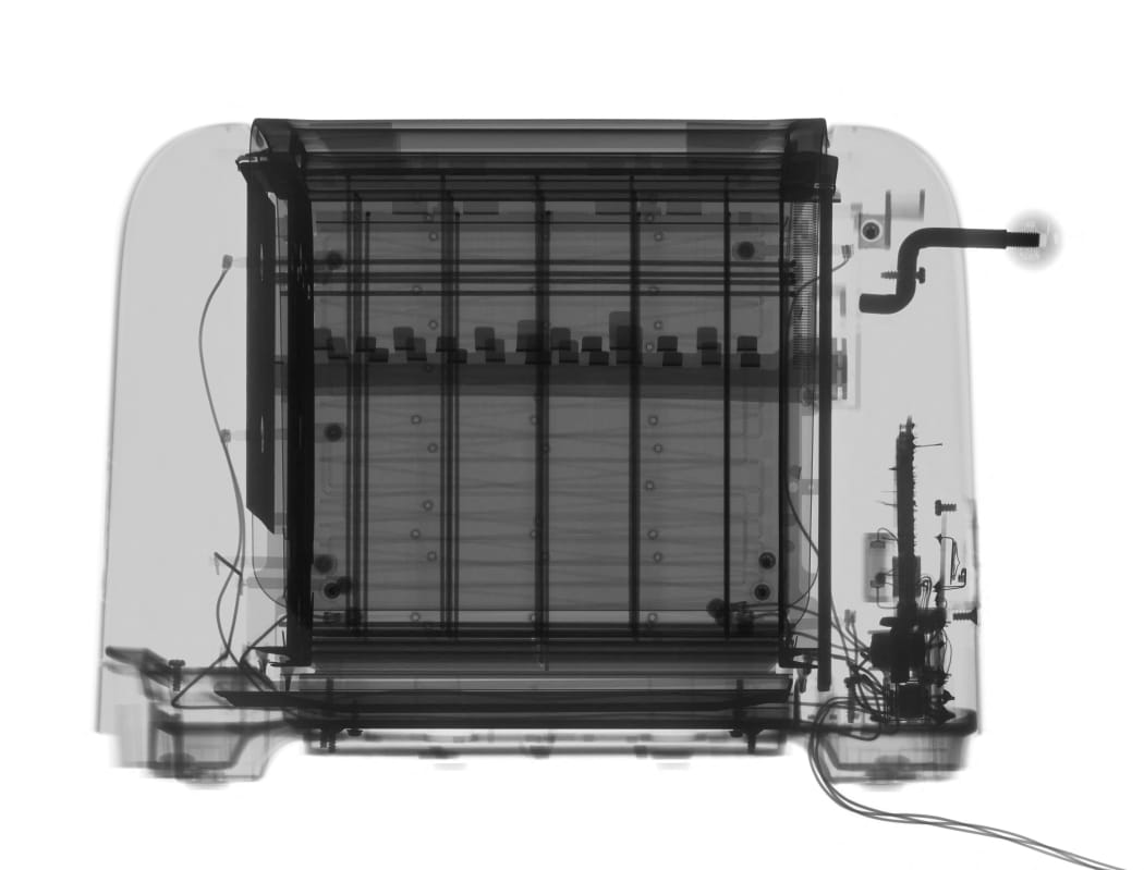 Pop up toaster, X-ray. (Photo by NICK VEASEY/SCIENCE PHOTO LIBRAR / NVY / Science Photo Library via AFP)