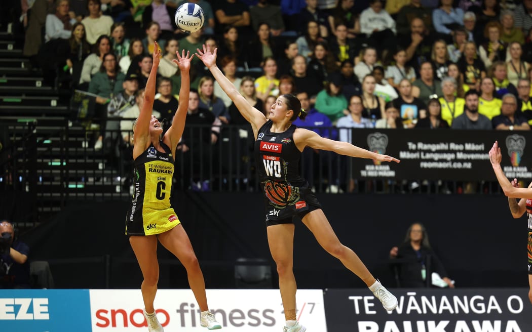 Pulse's Maddy Gordon (L) with Magic's Georgie Edgecombe (R during the ANZ Premiership Wellington Pulse vs Magic netball match at the TSB Arena in Wellington.