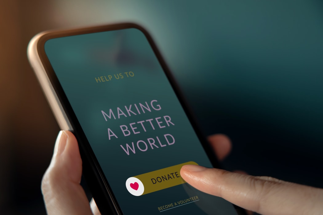 Donate, mobile, online.
