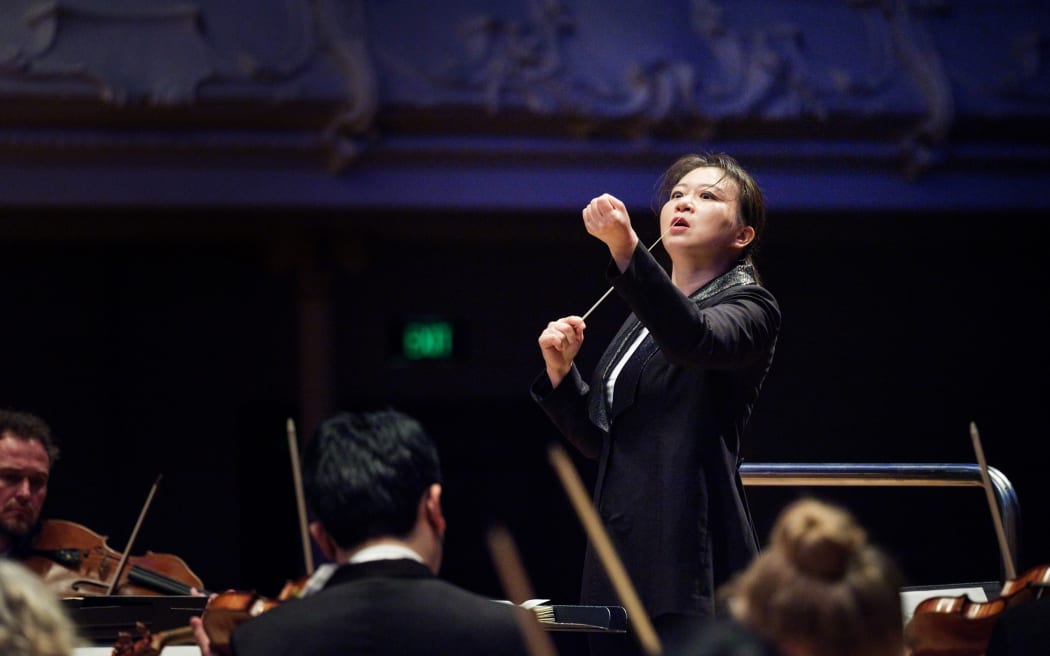 Shiyeon Sung conducts the Auckland Philharmonia Orchestra