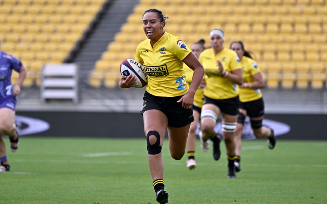 Harmony Kautai of the Hurricanes Poua streaks away to score during their Super Rugby Aupiki clash with Matatu at Sky Stadium.