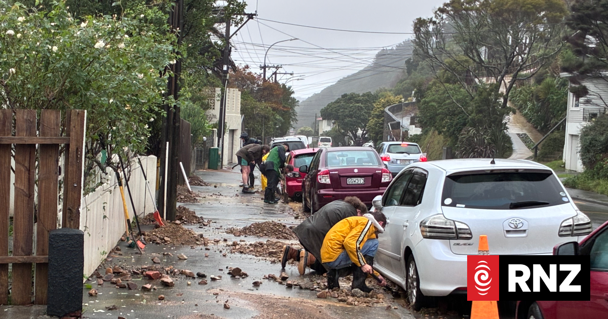 Wellington residents prepare for worst as red rain warning continues