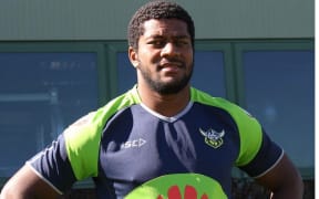 Fiji sevens gold medalist Masivesi Dakuwaqa has signed for the Canberra Raiders.