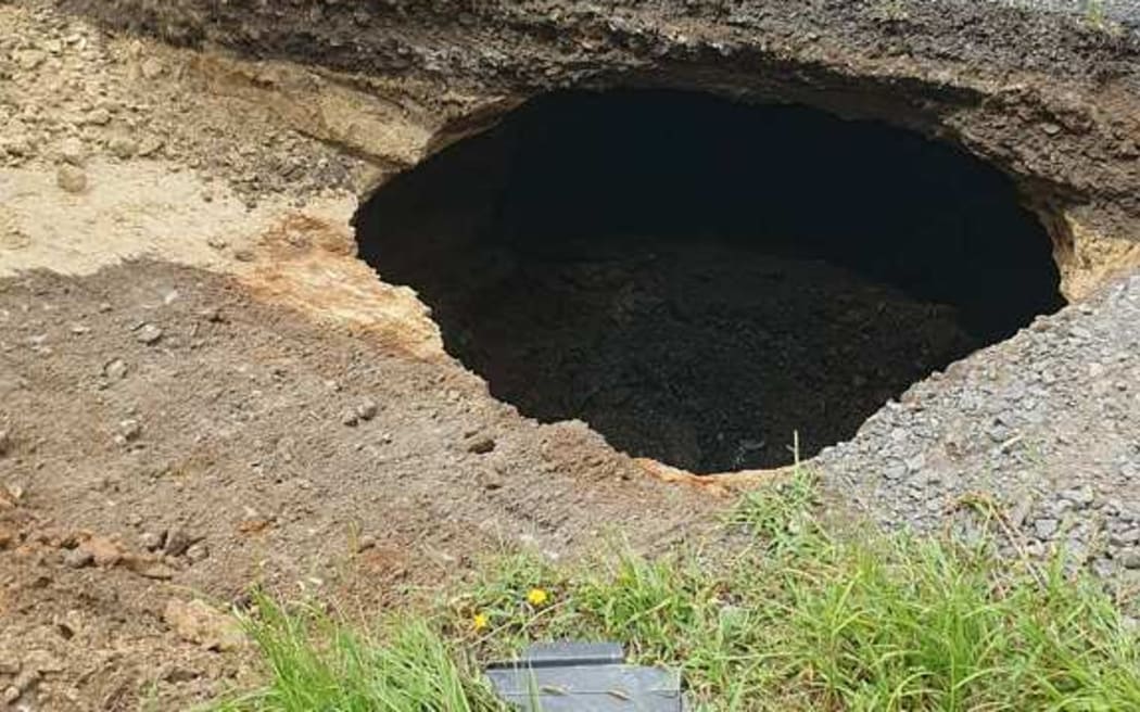 Part of State Highway 29A in Tauranga is closed after a three metre-deep tomo, or cavity, was discovered beside the road.