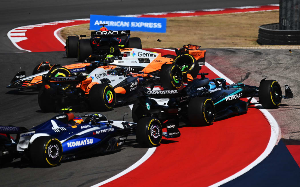 AUSTIN, TEXAS - OCTOBER 18: Lando Norris of Great Britain driving the (4) McLaren MCL39 Mercedes and Oscar Piastri of Australia driving the (81) McLaren MCL39 Mercedes crash at the start during the Sprint ahead of the F1 Grand Prix of United States at Circuit of The Americas on October 18, 2025 in Austin, Texas.   Clive Mason/Getty Images/AFP (Photo by CLIVE MASON / GETTY IMAGES NORTH AMERICA / Getty Images via AFP)