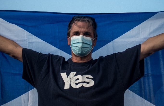 More than 200 people attended a static rally in front of the BBC building in Glasgow showing support for the independence movement.