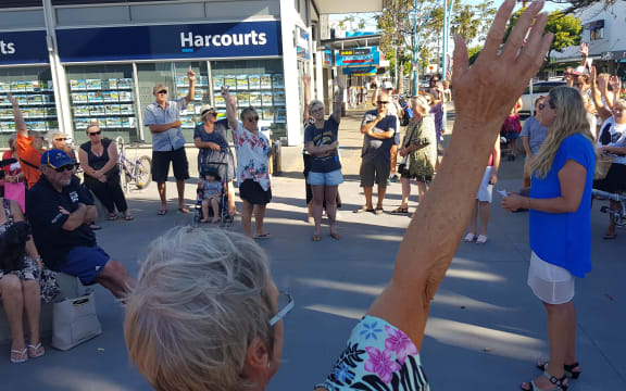 A show of hands at community meeting on about Te Papa o Ngā Manu Porotakataka.
