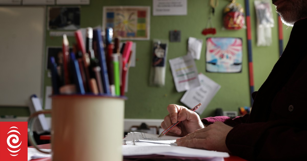 Secondary school teachers to vote on potential settlement of troubled pay talks