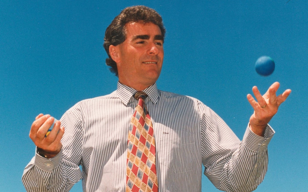 Wellington's mayor in 1996, Mark Blumsky, juggling.