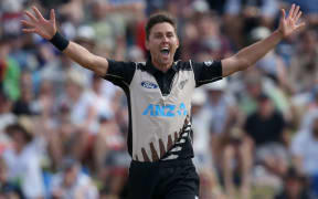 Trent Boult of New Zealand successfully appeals for the wicket of Sri Lanka's Shehan Jayasuriya