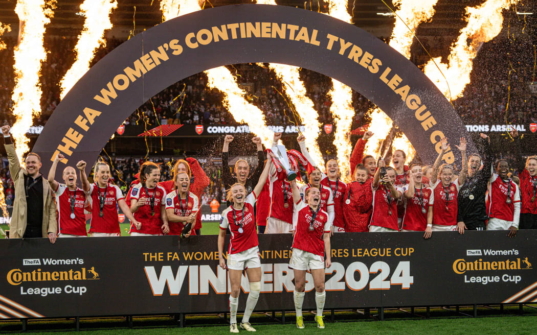 Arsenal celebrate winning the WFA League Cup Final against Chelsea 1-0 in extra time