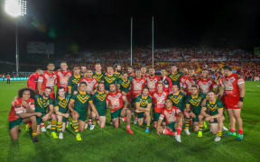 Australian and Tongan players get together for a photo after the Tonga-Australia rugby league Test, Auckland 2018.