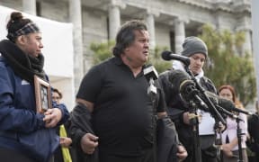 State care abuse petition, Parliament