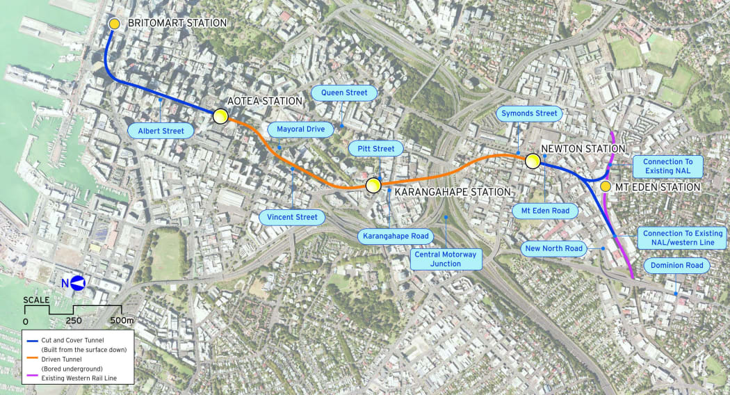 The underground route shown as  blue and orange lines.