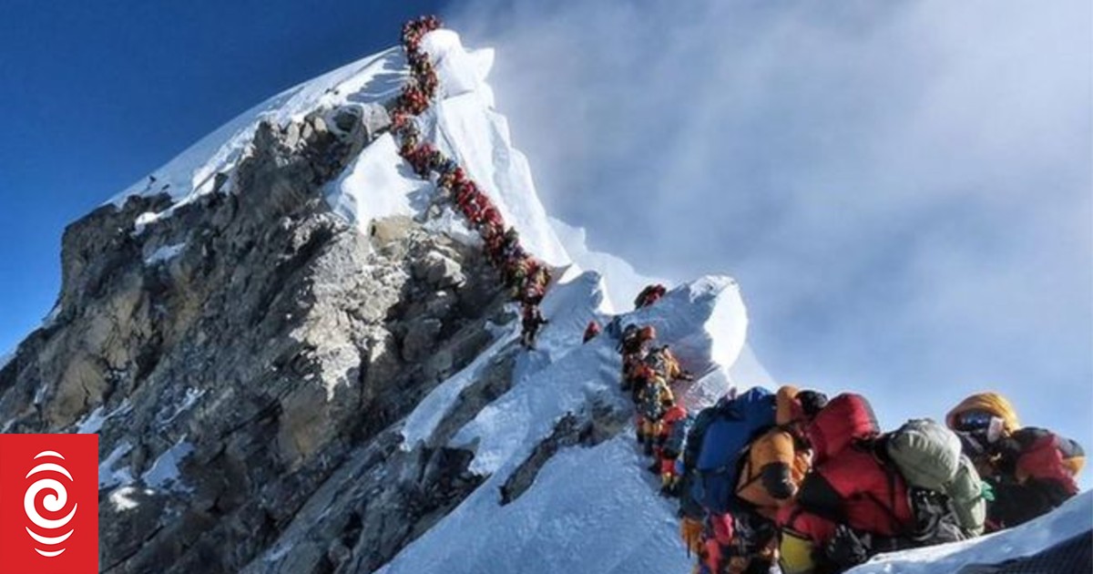 Bodies of fallen climbers finally recovered from Everest 'death zone'