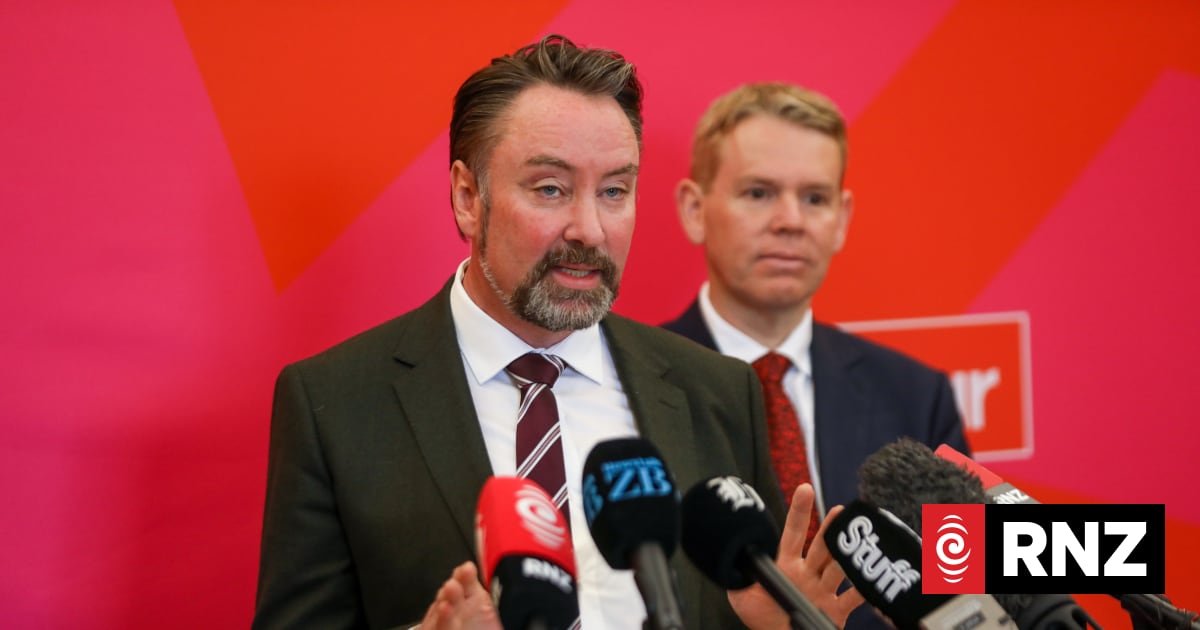 Labour pledges social media ban for under-16s within 100 days