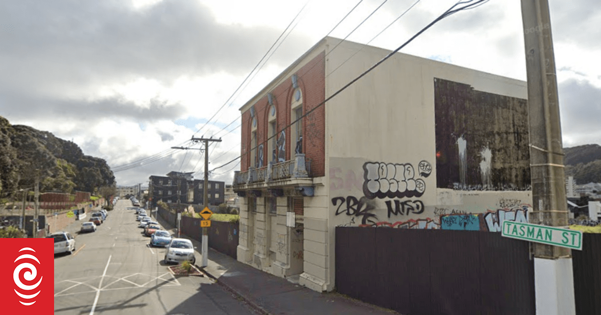 Police and specialist firefighters investigate fire in abandoned Wellington building - Vimarsana News