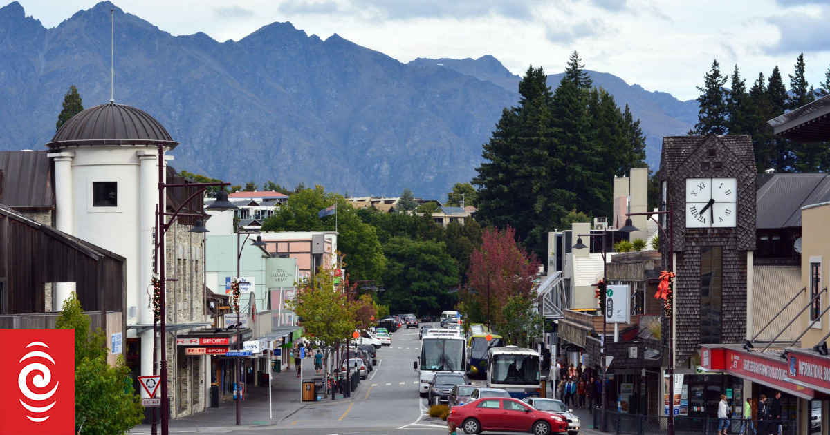 Jobseekers ignoring 'buffet' of roles in pricy tourist towns, employers say