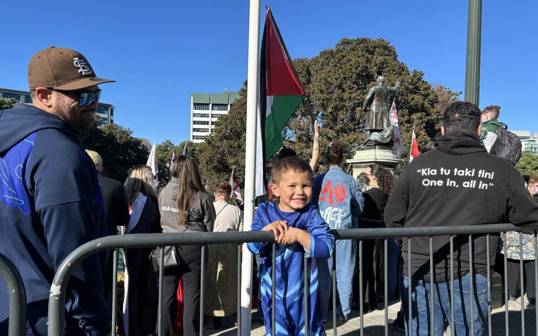Protest at Parliament on 30 May 2024.
Protesters oppose government policies toward Māori.