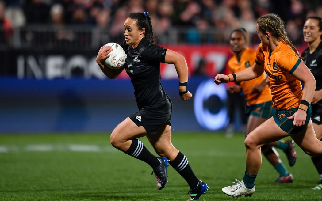 Ruahei Demant of the Black Ferns scores a try against Australia, 2022.