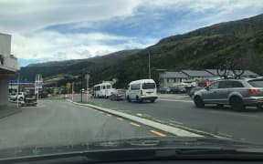 Traffic being stopped at Frankton and told to go to Queenstown via Arrowtown.
