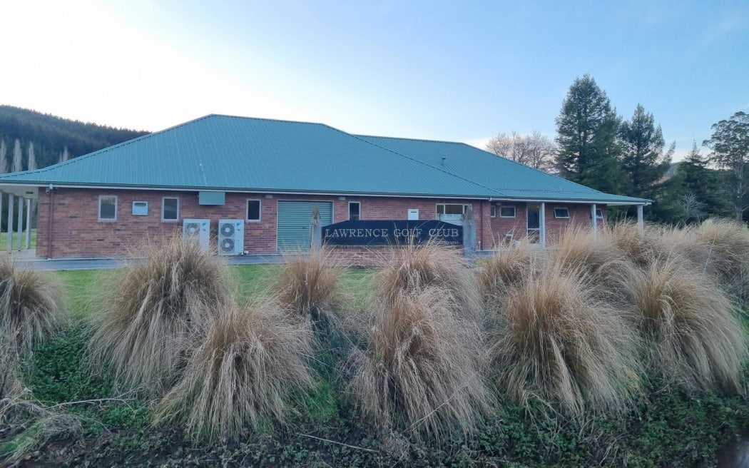 A public meeting was held at the Lawrence Golf Club after allegations of stock shooting, poaching and poor pest management in nearby forestry blocks.