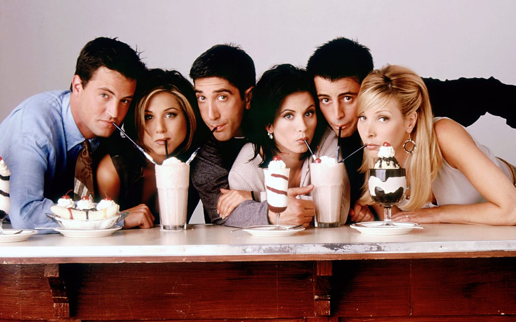 Friends TV series, starring Matt LeBlanc, Jennifer Aniston, David Schwimmer, Courteney Cox, Matthew Perry, and Lisa Kudrow.